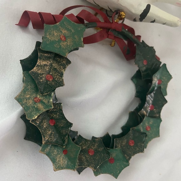 Vintage Christmas Ornament white tiger Cat Holly Metal Wreath wood cat figurine - Picture 7 of 14